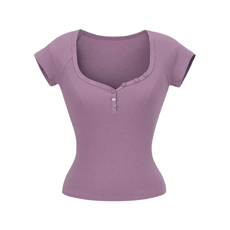 Dame figursyet top med knapbar rund halsudskæring og fin ribstruktur Stilla