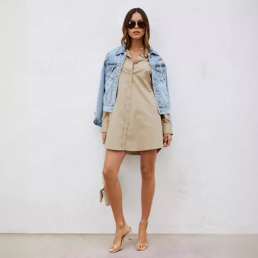 Dame afslappet skjortekjole med praktisk knaplukning og diskrete ærmedetaljer Stilla