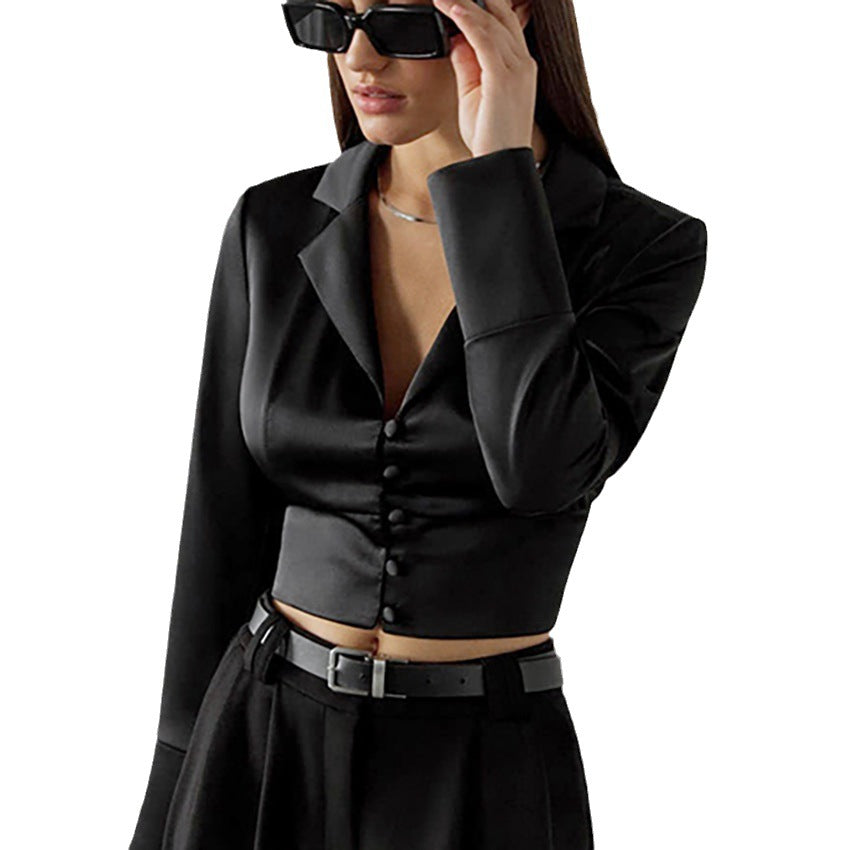 Dame Elegant cropped bluse med klassisk krave og knapdetalje Stilla