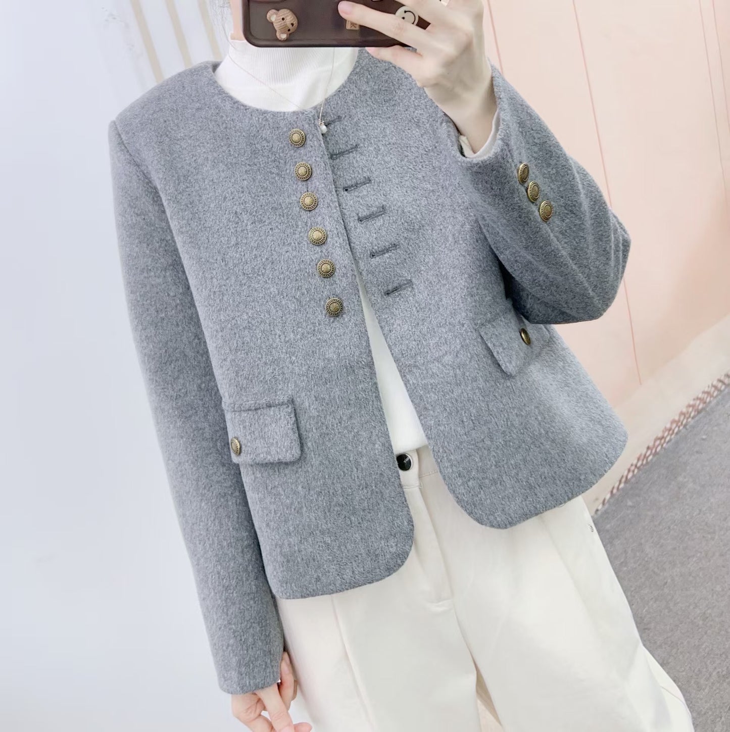 Dame elegant Boucle-jakke med dekorative knapper og praktiske lommer Stilla