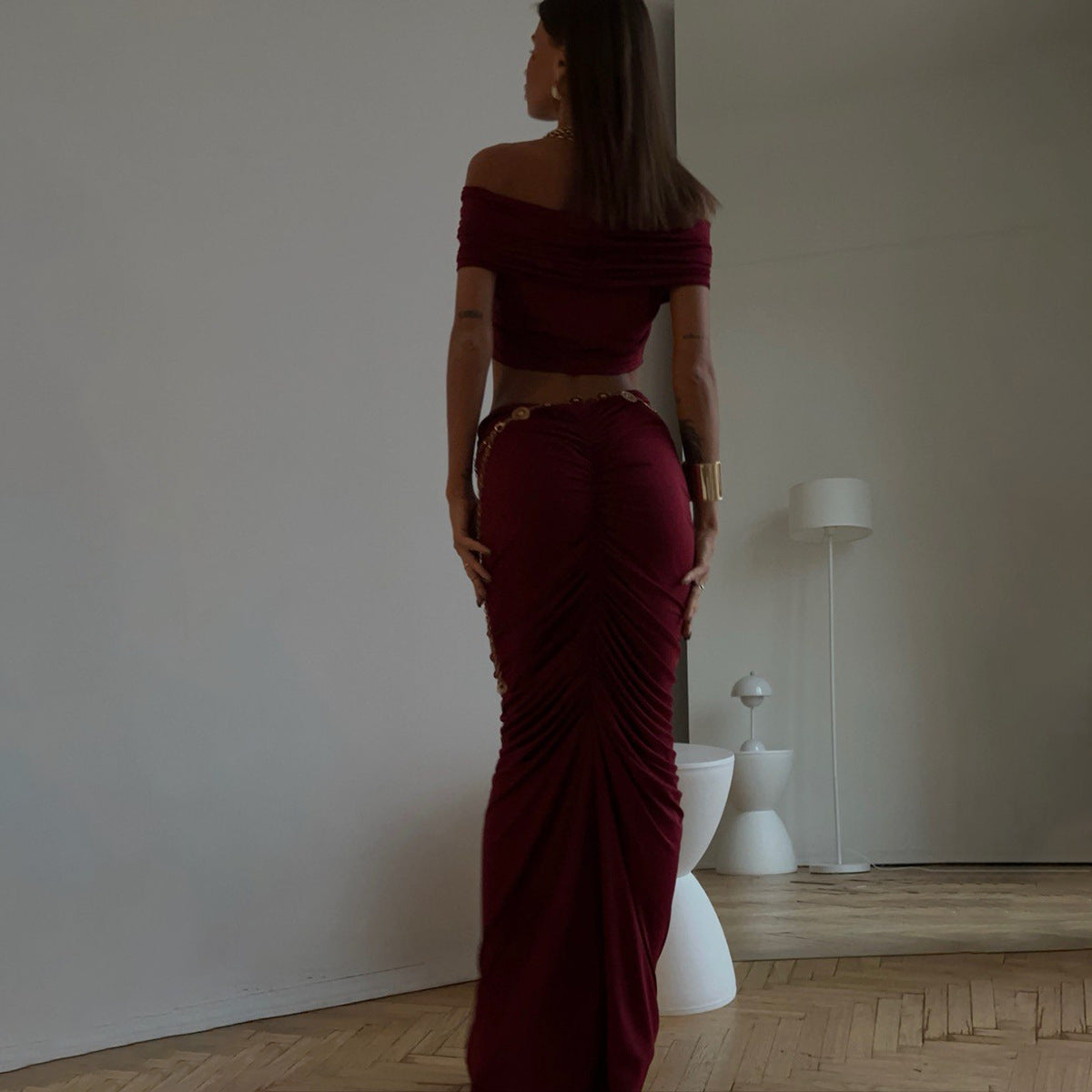 Dame Elegant Cropped-Top med Flydende Maxi-Nederdel og Raffinerede Ryshedetaljer Stilla