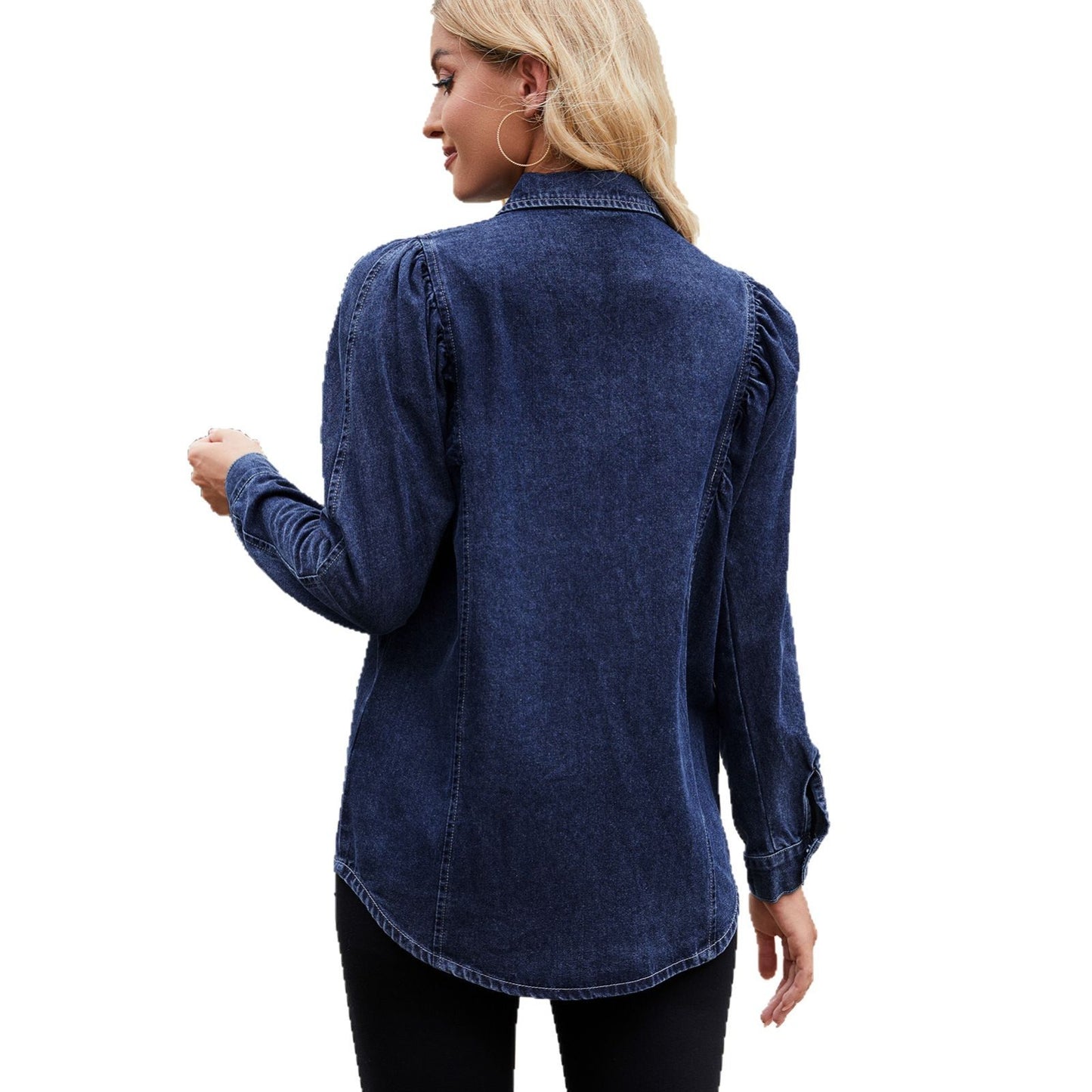 Dame denimskjorte med ruffle-detaljer og tætsiddende snit Stilla