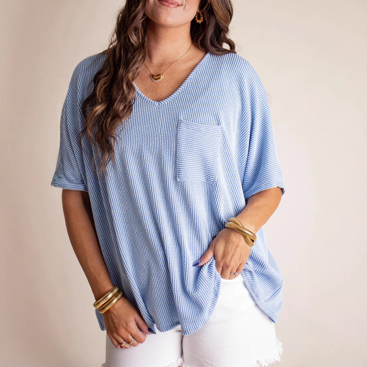 Dame afslappet oversized T-shirt med brystlomme og sideluner Stilla