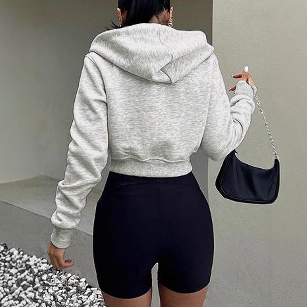 Dame cropped hættetrøje med lynlås og sporty design Stilla