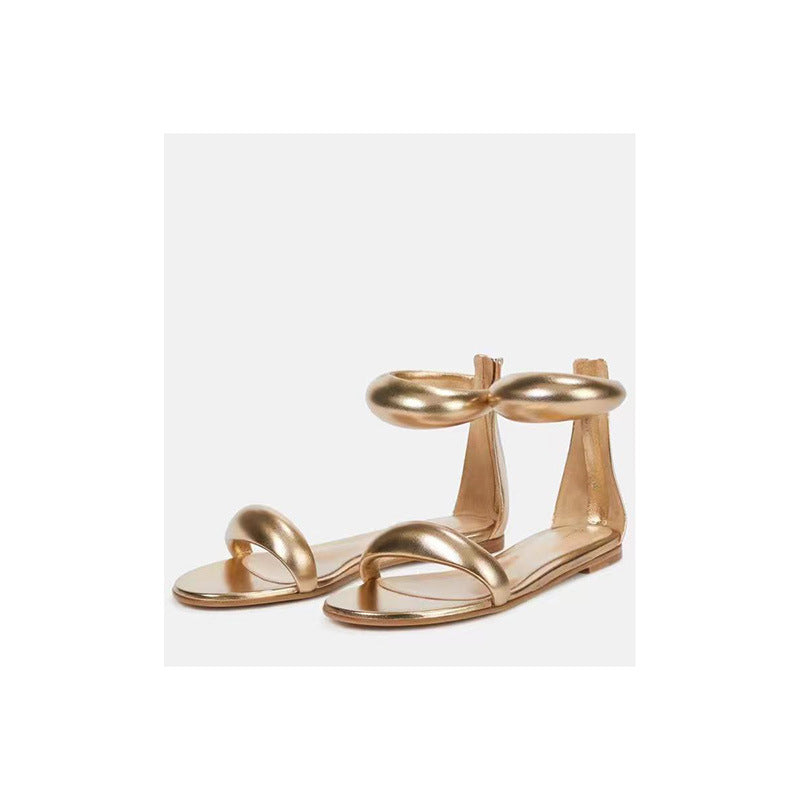 Femme Stilfulde Flade Sandaler med Unik Snoet Rem Design  Stilla