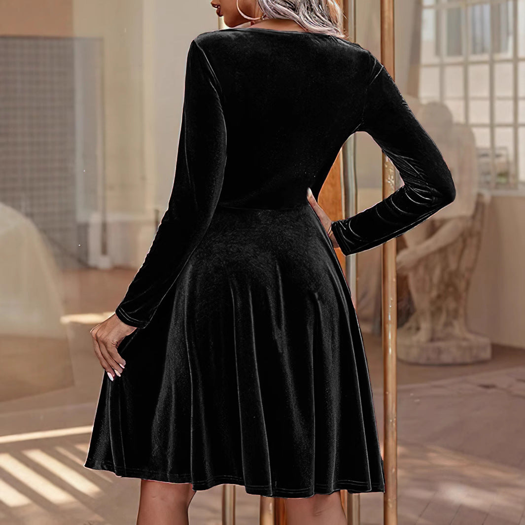 Dame elegant aftenkjole i fløjlsstof med lange ærmer Stilla