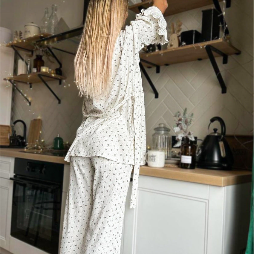 Dame afslappet pyjamas sæt med voluminøse flæse detaljer Stilla