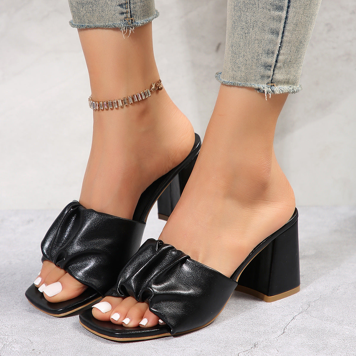 Dame Åbne Mules med elegant rynkning design og stabil blokhæl design Stilla