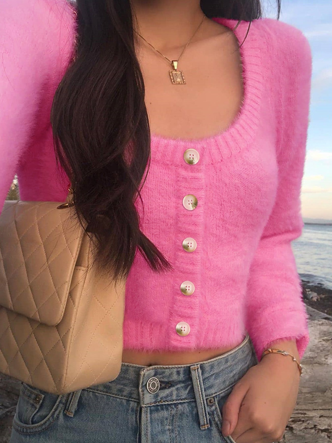 Dame cropped strikpullover med dekorative knapper og blødt materiale Stilla