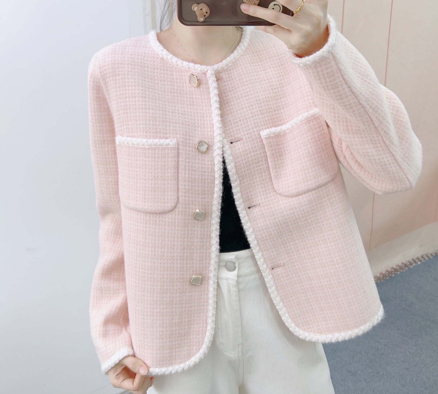 Dame elegant hæklejakke med dekorative knapper og praktiske lommer Stilla