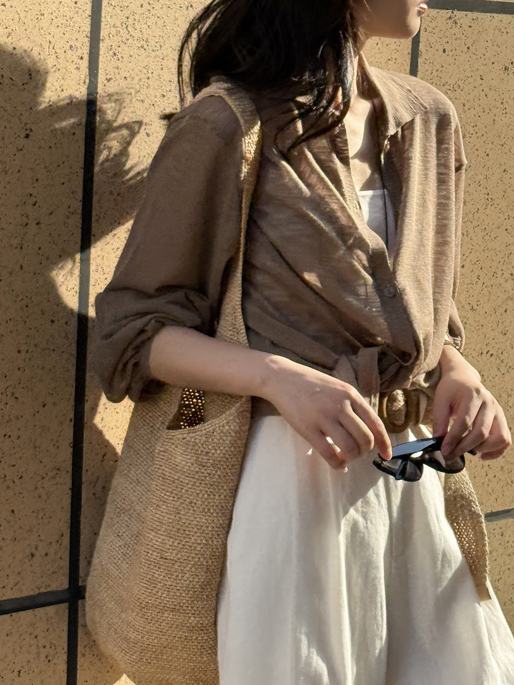 Dame afslappet skjorte med fashionabelt snit og detaljeknapliste Stilla