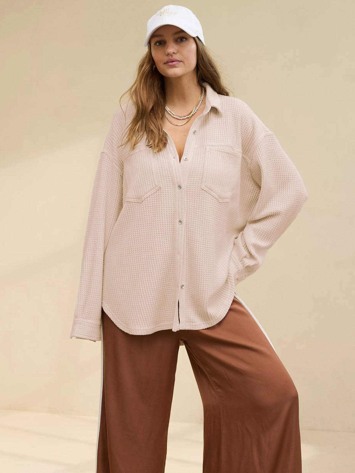 Dame afslappet overshirt i struktureret bomuld med trykknaplukning og sidelæg Stilla