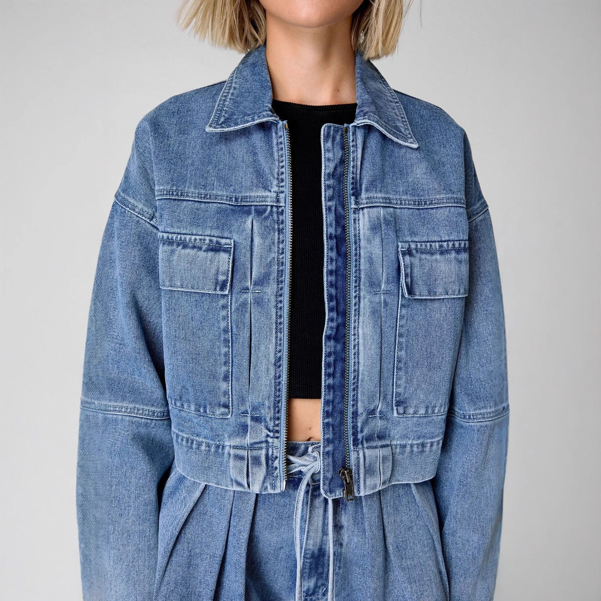 Dame Denim Shorts med komfortabelt gummibånd og moderigtige folder Stilla