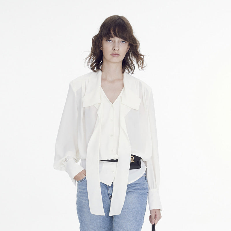 Dame elegant bluse med flydende snit og attraktive detaljer Stilla