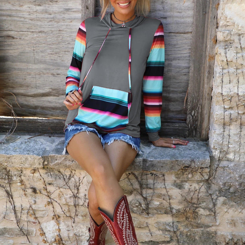 Dame afslappet hættetrøje i moderne stribemønster Stilla