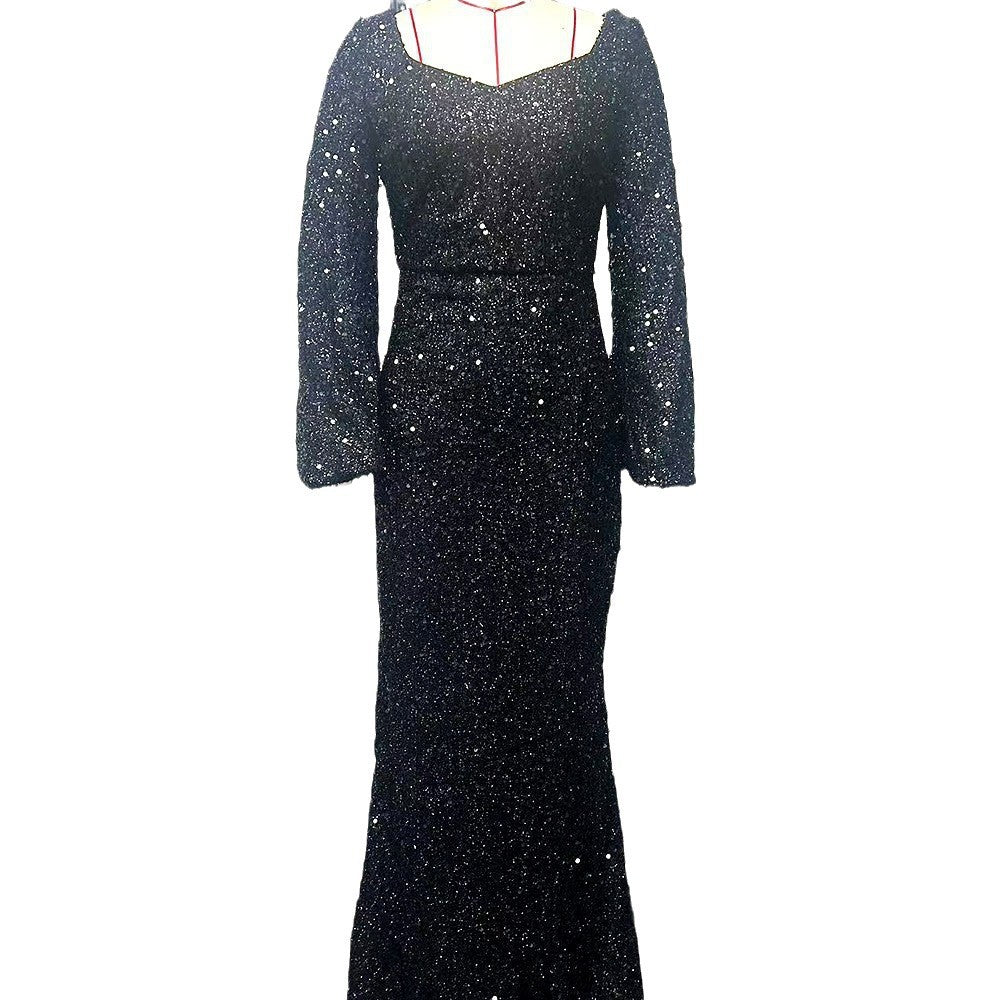 Dame Elegant aftenkjole med glitrende detaljer og vidt udfoldede ærmer Stilla