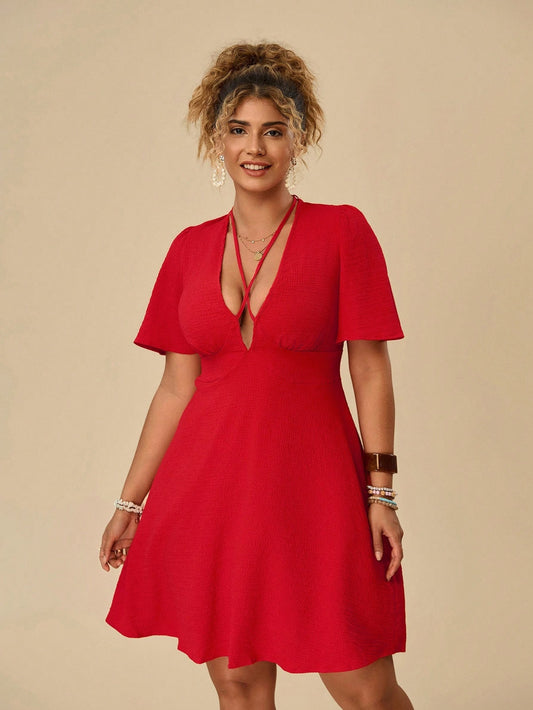 Dame afslappet minikjole med dyb V-udskæring og flydende skørt Stilla