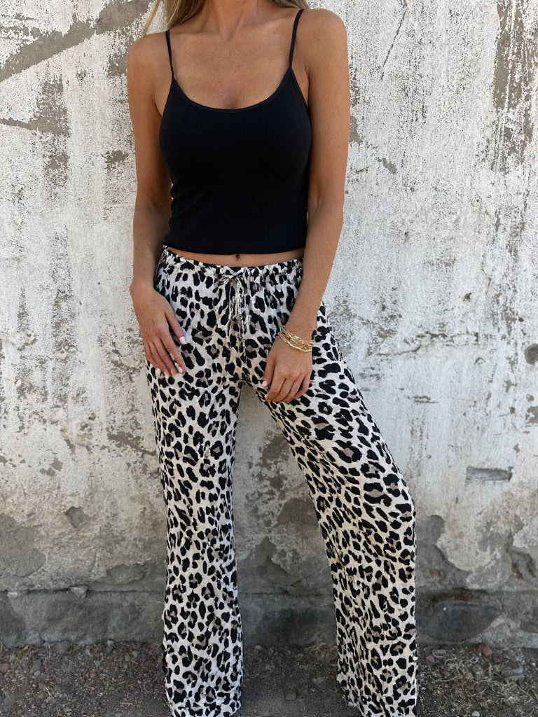 Dame afslappet joggingbukser med leopardmønster og elastisk talje Stilla
