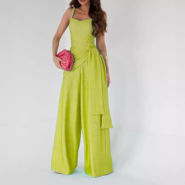 Dame bredt jumpsuit med elegante draperinger og stropper Stilla
