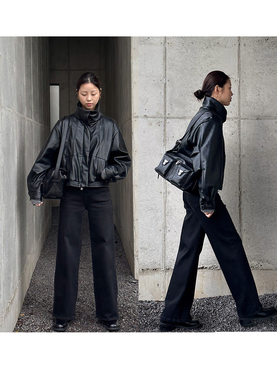 Dame afslappet kunstlæderjakke med høj krave og et moderne snit Stilla