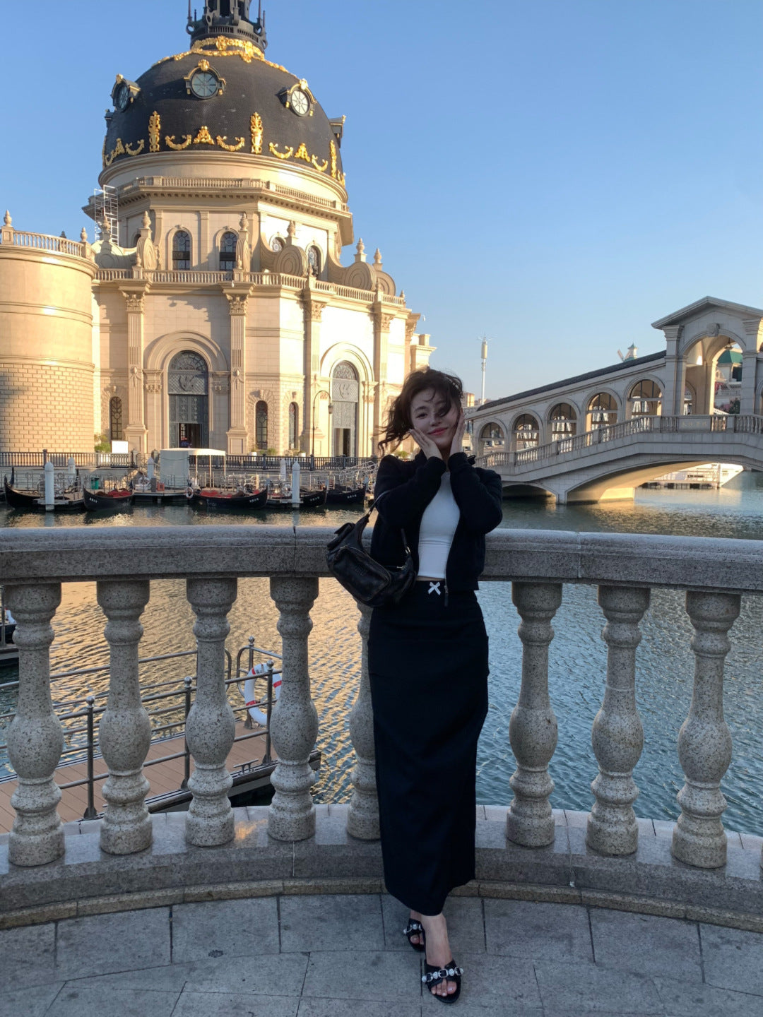 Dame Elegant Blyantskørt med fint taljedesign og dekorativt satinbånd Stilla