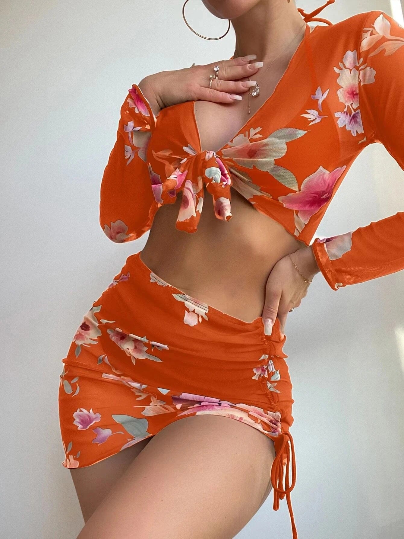 Dame top og nederdel med blomstret design Stilla