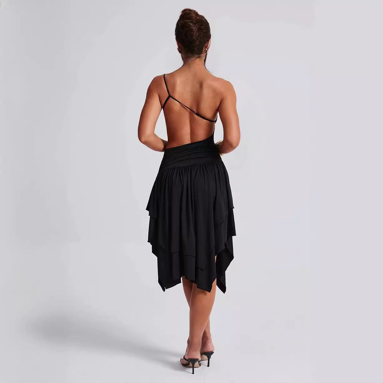 Dame Cut-Out Strandkjole med asymmetrisk kant og elegant detalje Stilla