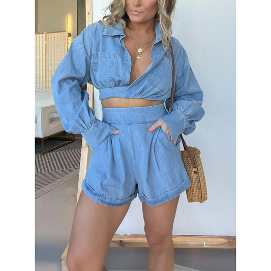 Dame afslappet denim sæt med cropped bluse og løse shorts Stilla
