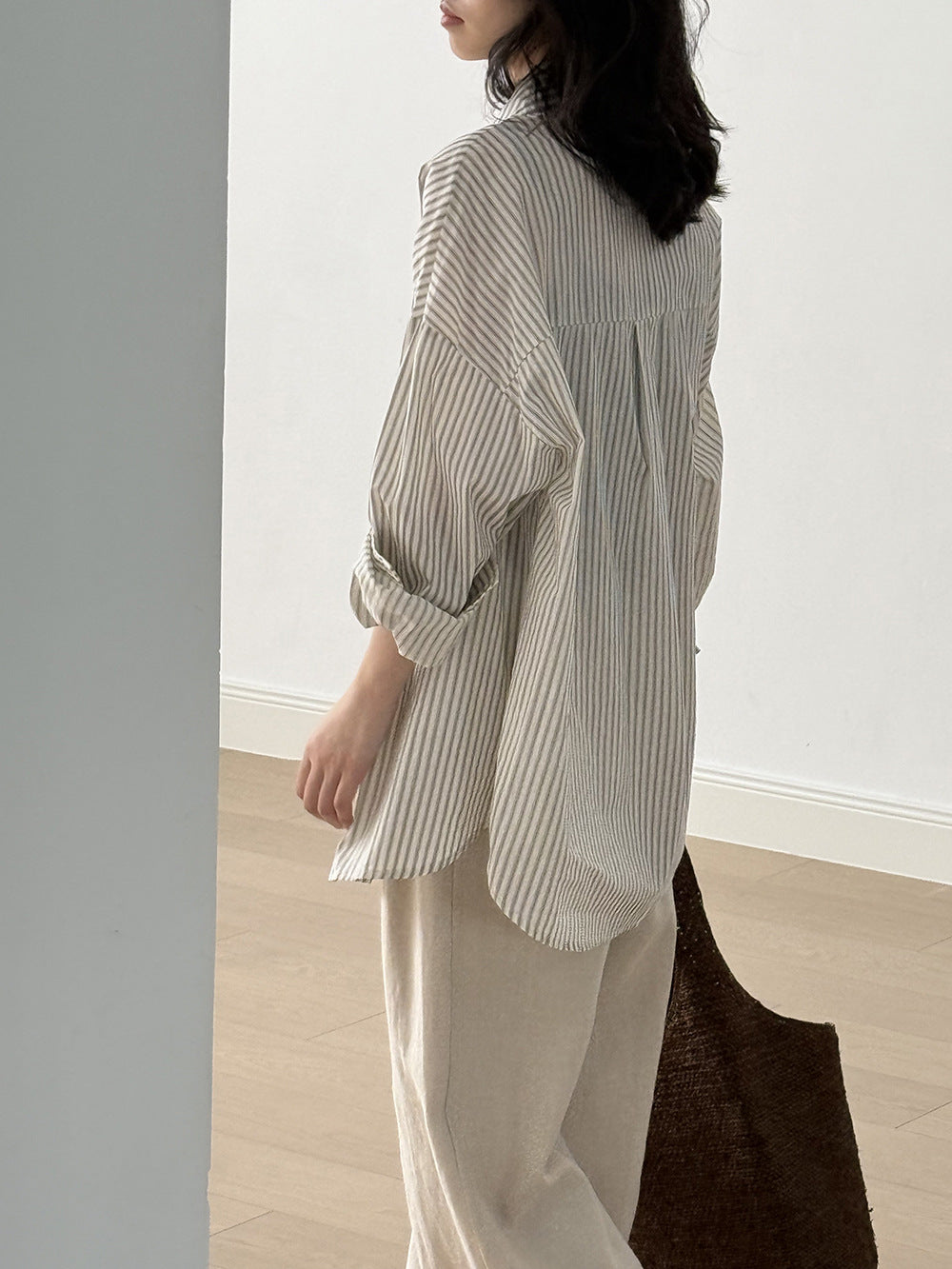 Dame afslappet skjorte top lavet af let og åndbart stof med stribet design Stilla