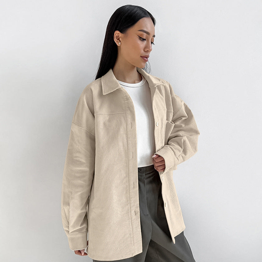 Dame afslappet oversized skjortejakke lavet af blødt kordfløjl med praktiske lommer Stilla