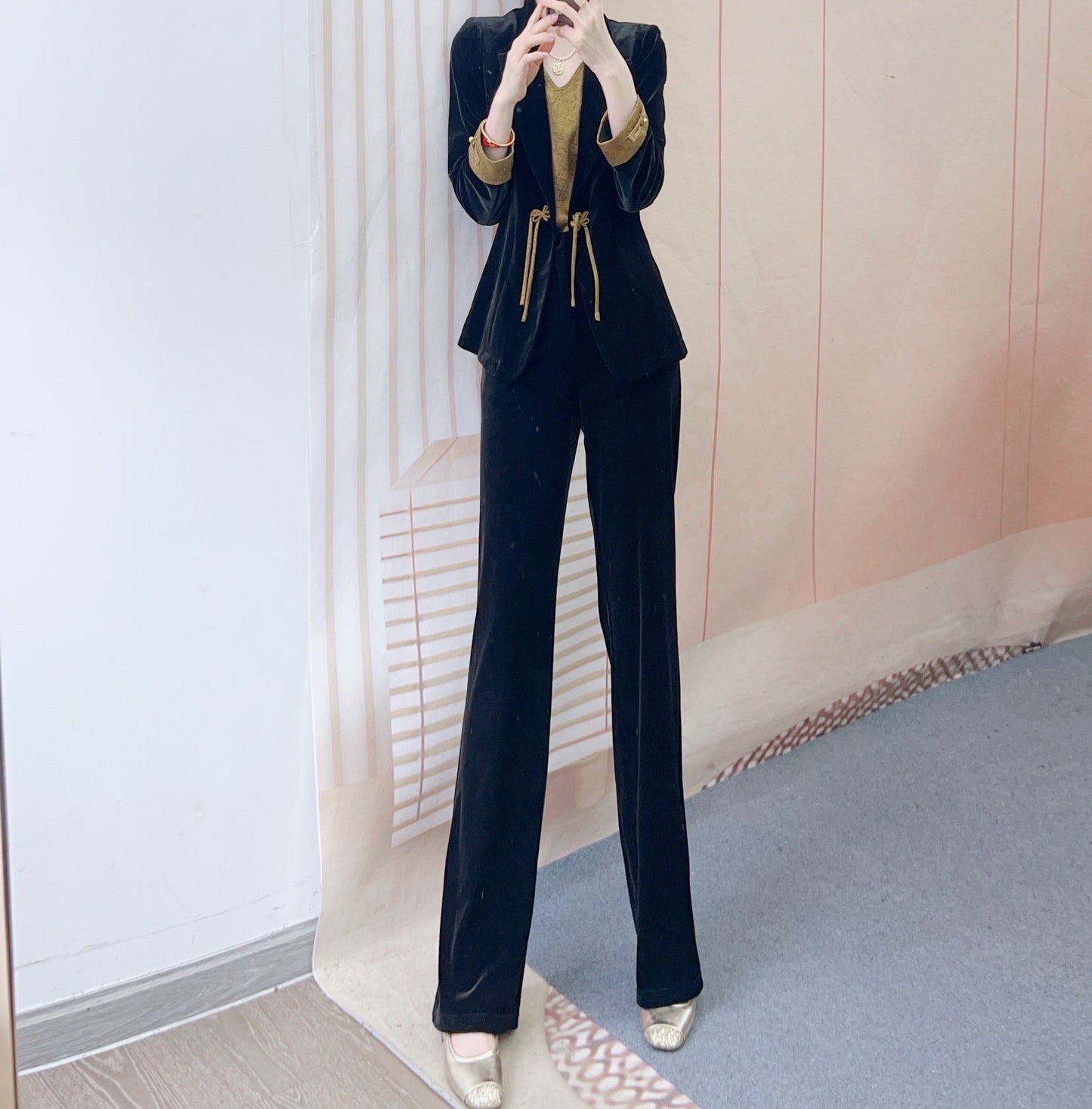 Dame elegant blazersæt med fashionabel detaljer og smal silhuet Stilla