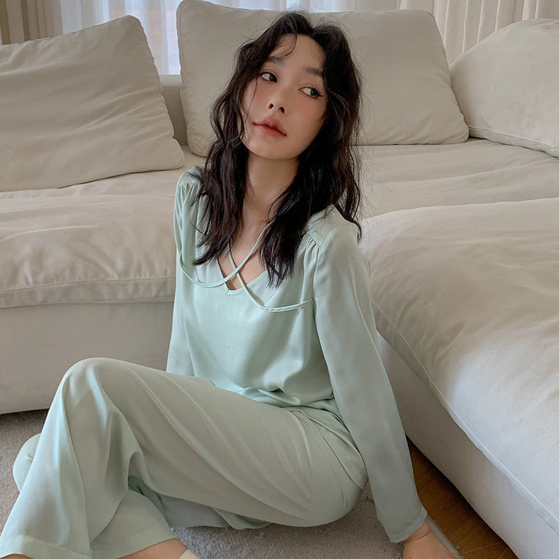 Dame afslappet satin-pyjamasæt med elegant knude-udskæring og bredt ben Stilla