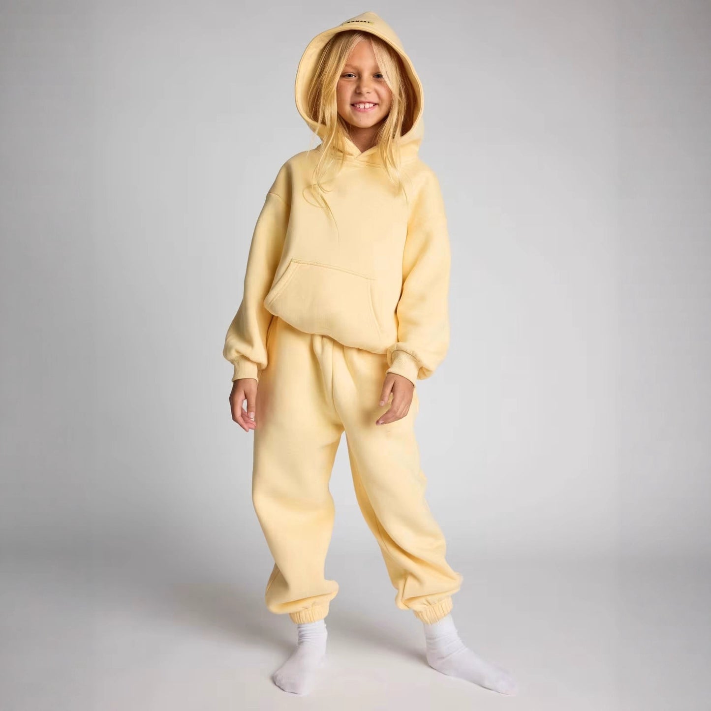 Dame afslappet hoodie med blødt indvendigt foder og praktiske lommer Stilla