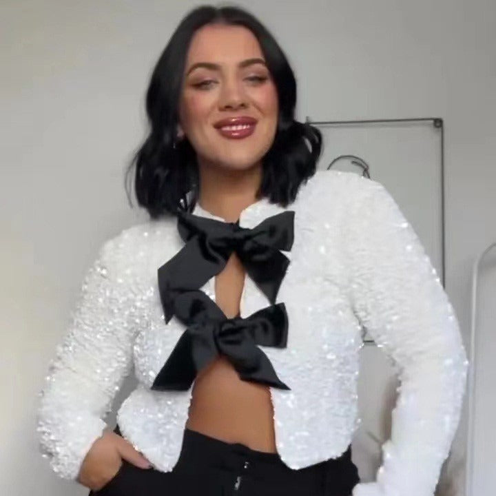 Dame cropped blazer med elegant perleudsmykning og stort sløjfedetalje Stilla