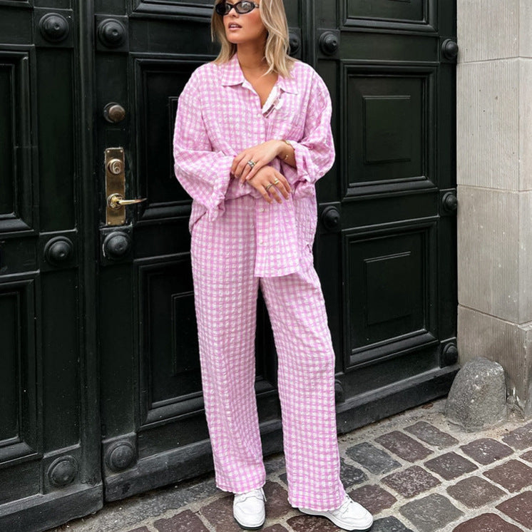 Dame afslappet pyjamasæt med feminine ternede mønstre og komfortabel pasform Stilla