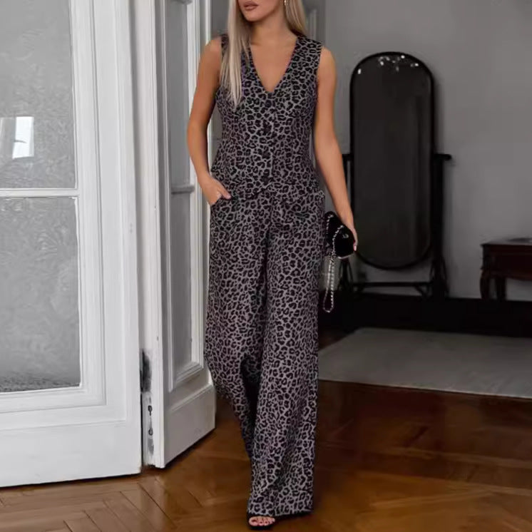 Dame jumpsuit i trendy leopard-design med brede ben og praktisk snit Stilla