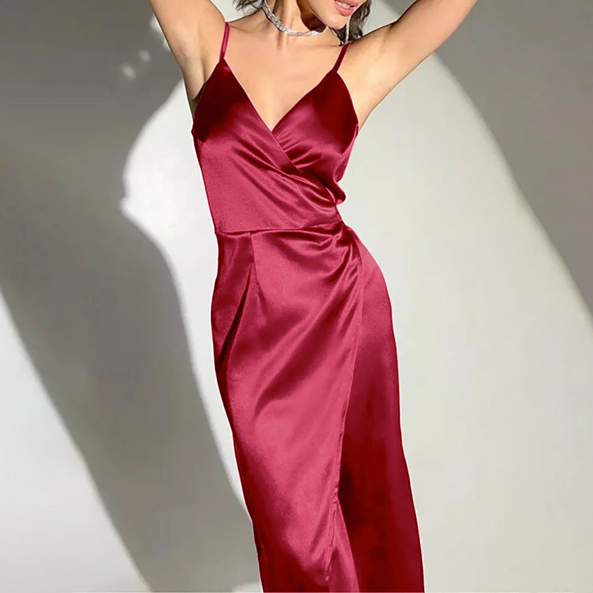 Dame elegant indpakningskjole med højt split og glitrende finish Stilla