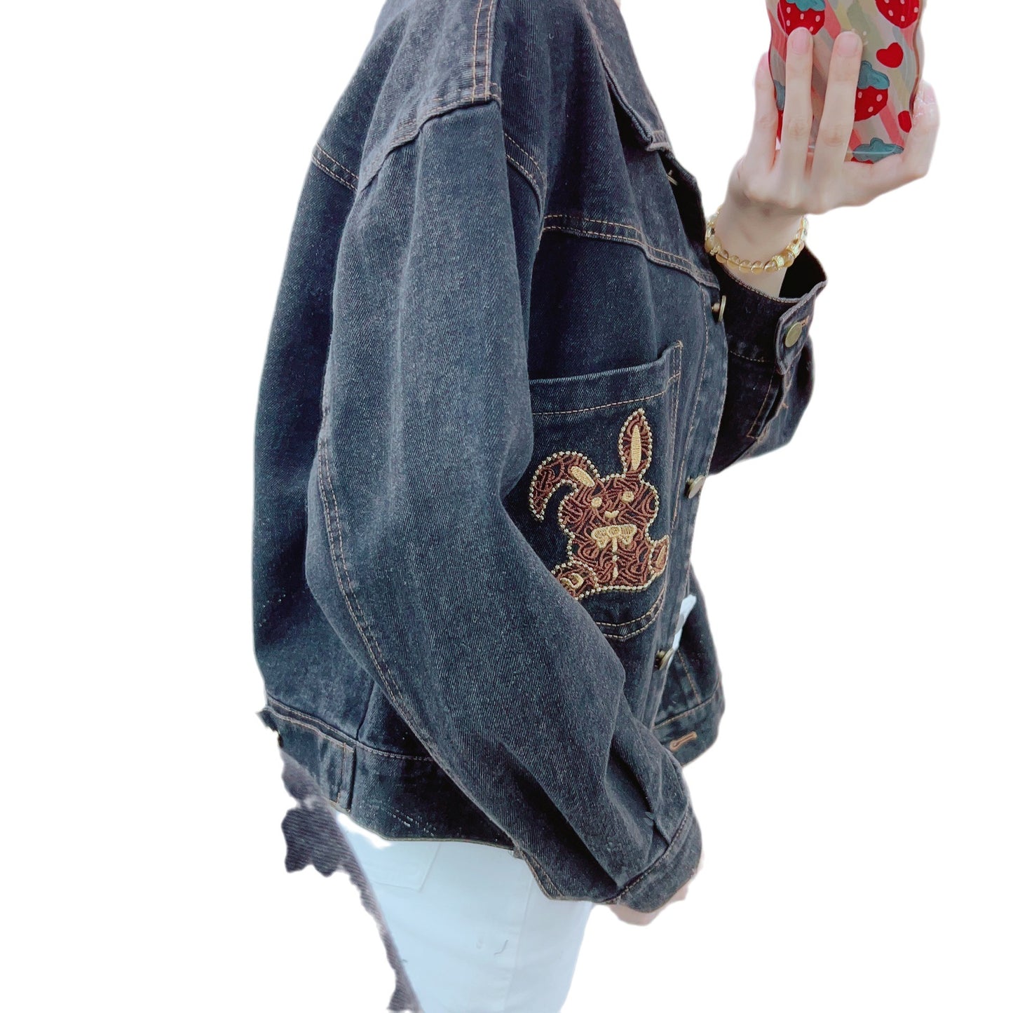 Dame denimjakke med legende kaninbroderi og afslappede detaljer Stilla