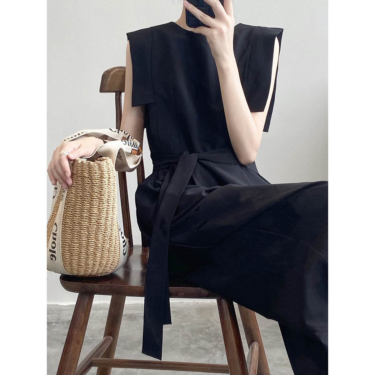 Dame jumpsuit med strukturerede skuldre og sidelommer Stilla