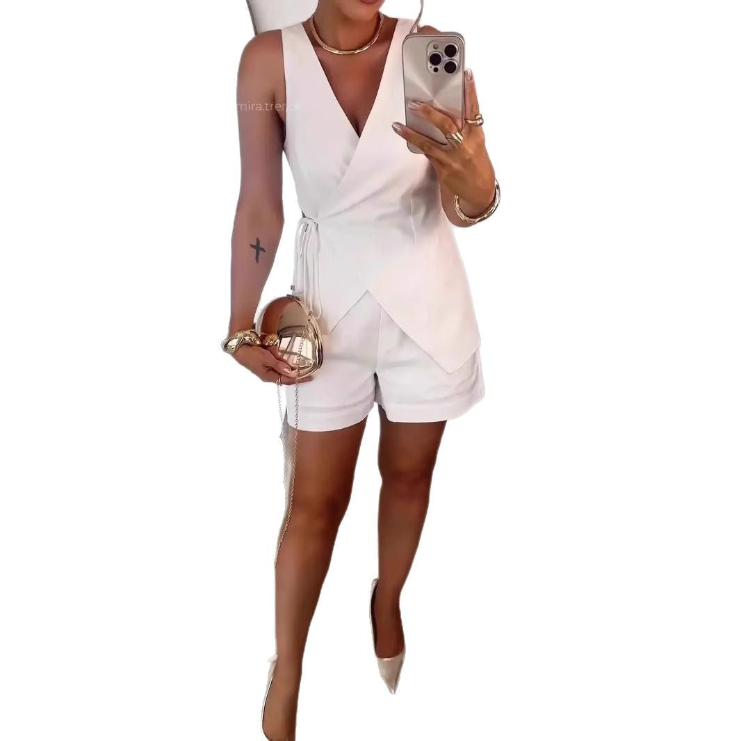 Dame Jumpsuit med elegant omslagsdesign og kort ben Stilla