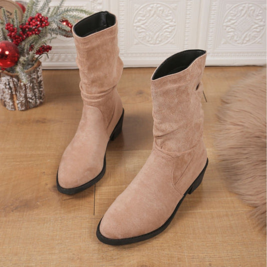 Dame afslappede støvler med dekorativt plisseret design og robust blokhæl Stilla