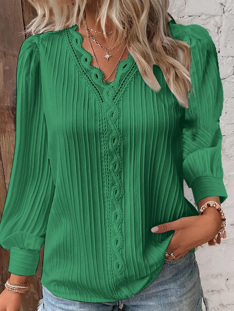 Dame elegant bluse med ruffle detaljer og fine længdestriber Stilla