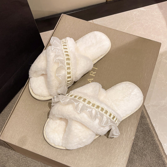 Dame hjemmesko med luksuriøs plys og elegante volangdetaljer Stilla