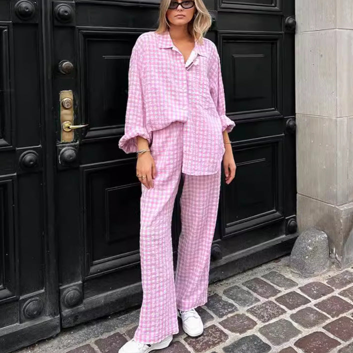 Dame afslappet pyjamasæt med feminine ternede mønstre og komfortabel pasform Stilla