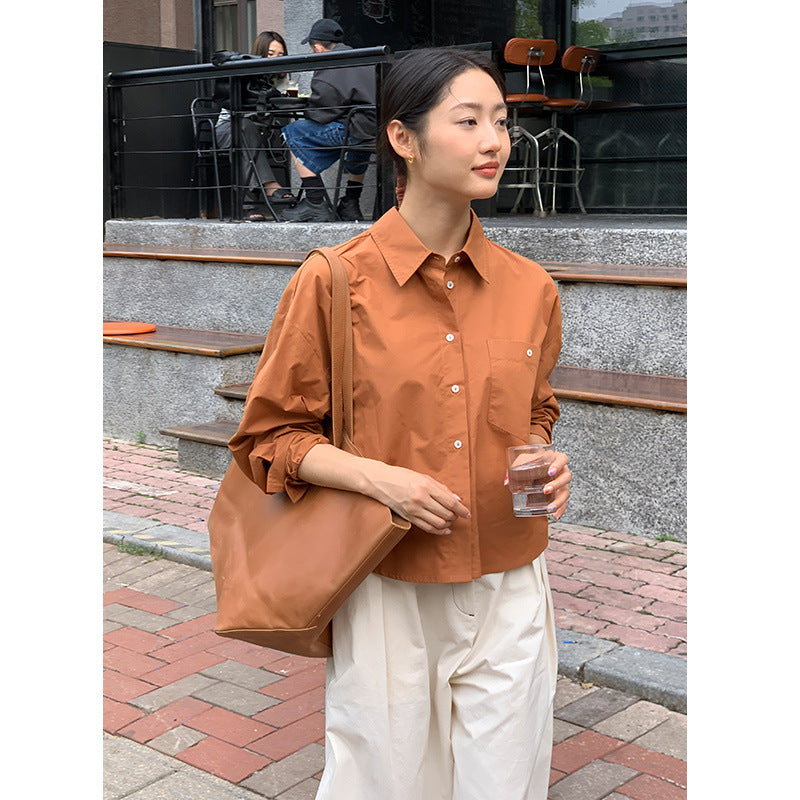 Dame cropped skjorte med moderne snit og praktiske detaljer Stilla