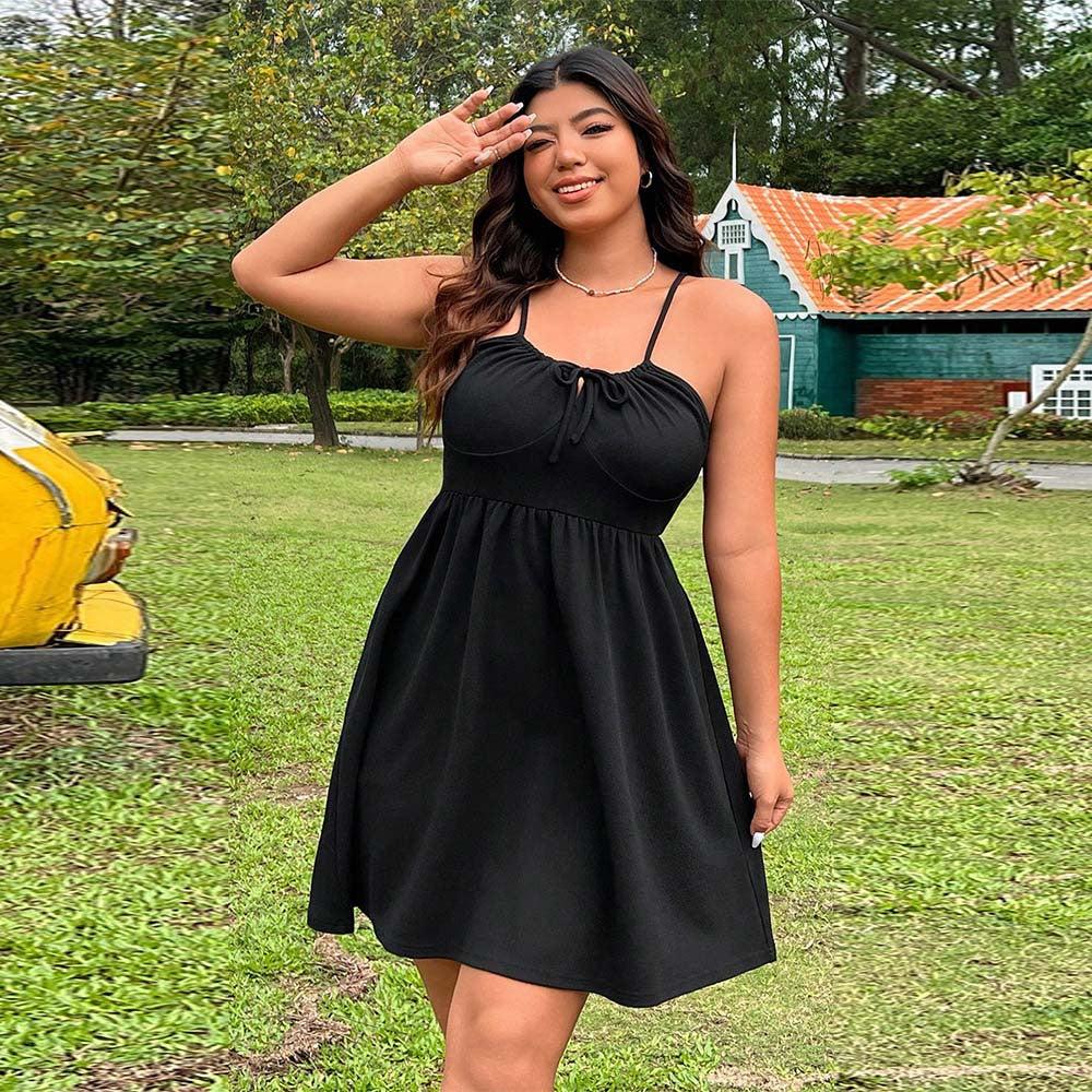 Dame afslappet sommerkjole med justerbare spaghetti-stropper og raffineret knude-detalje Stilla