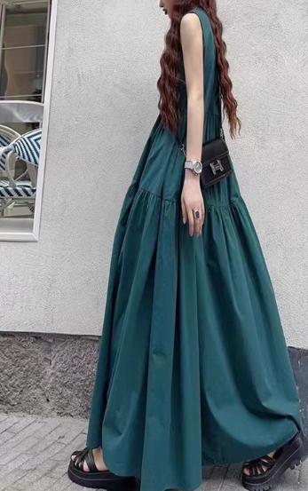 Dame afslappet maxikjole med voluminøs nederdel og asymmetrisk design Stilla