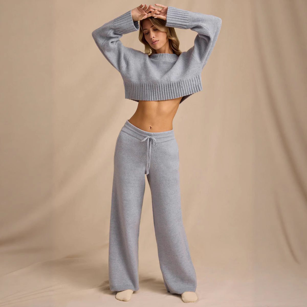 Dame afslappet og komfortabel strik sæt med cropped sweater og brede bukser Stilla