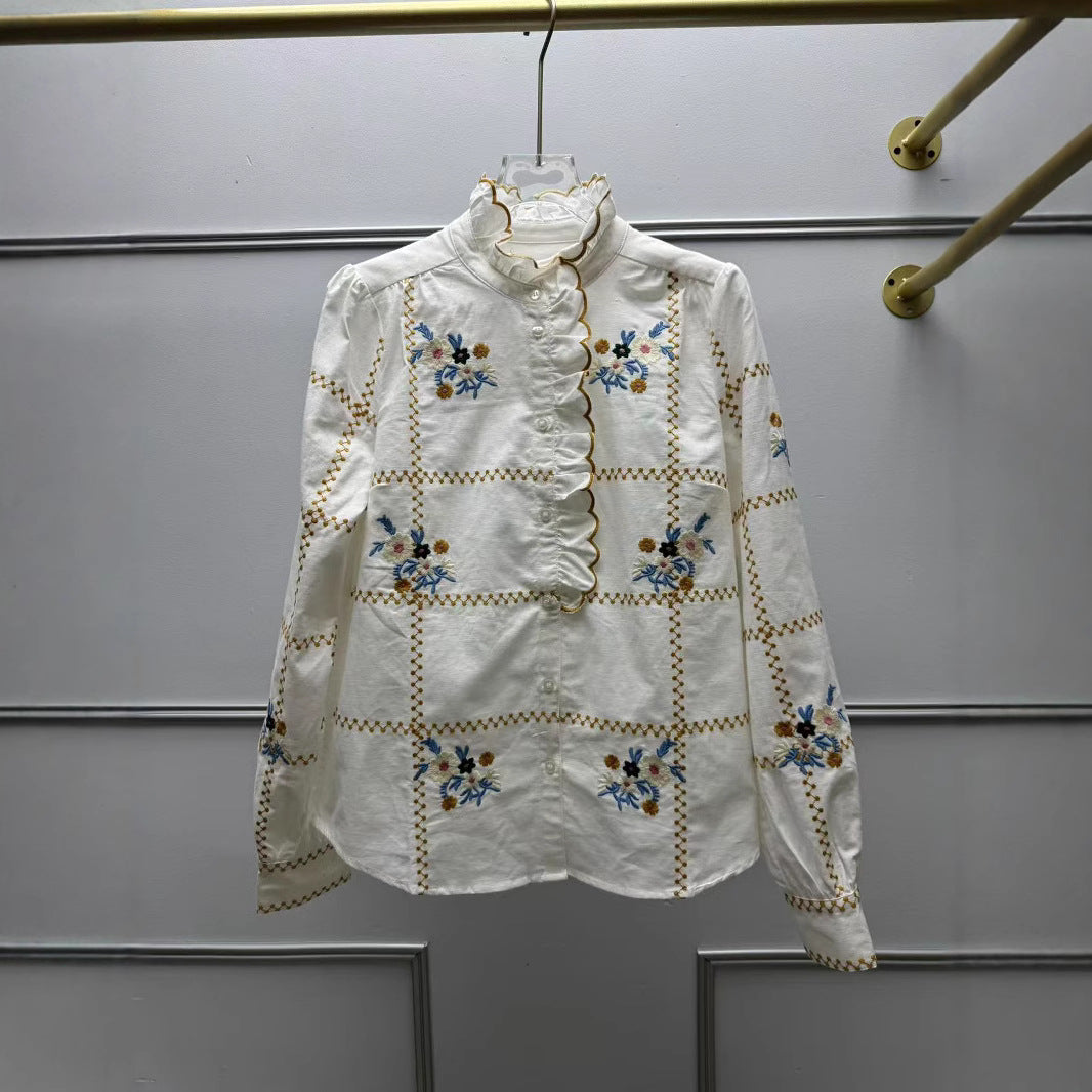 Dame elegant bluse med markante broderier og flæsekant Stilla