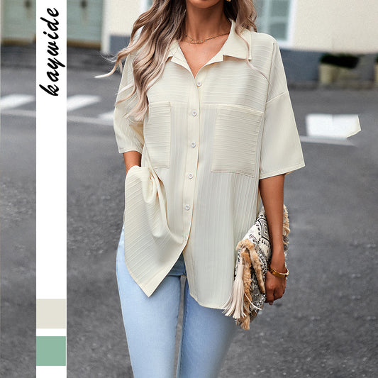 Dame afslappet bluse med fin ribstruktur og to praktiske brystlommer Stilla